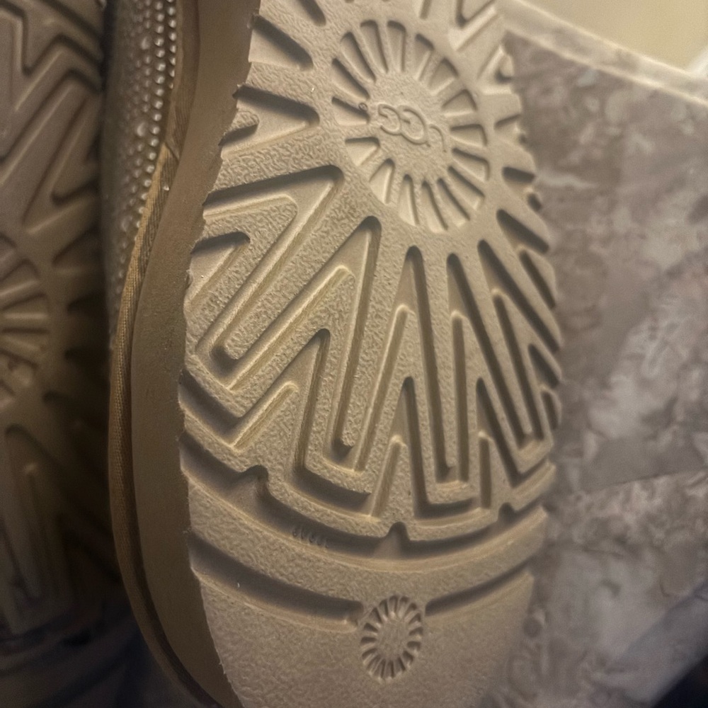 UGG Tan Sparkle Slippers - Picture 4 of 4